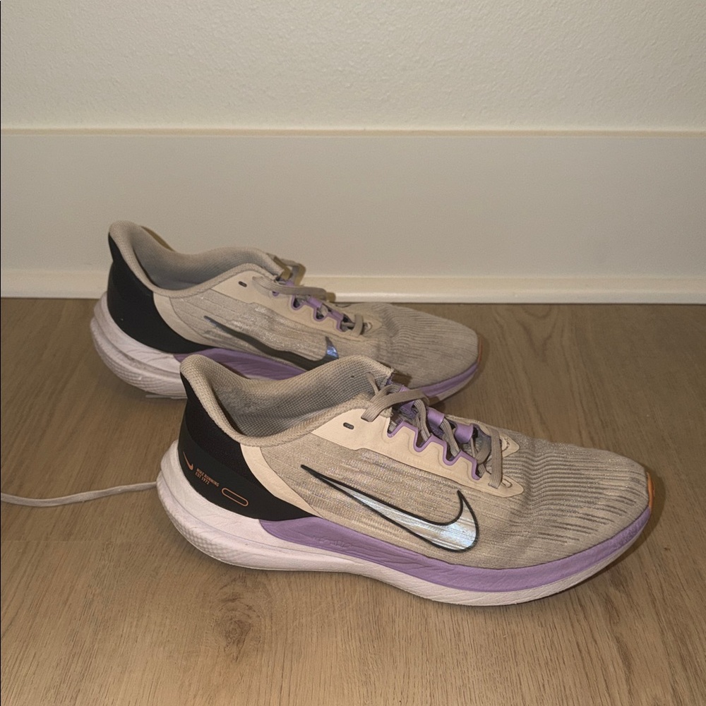 Nike 10 Women's Athletic Shoes - Cream and Purple
